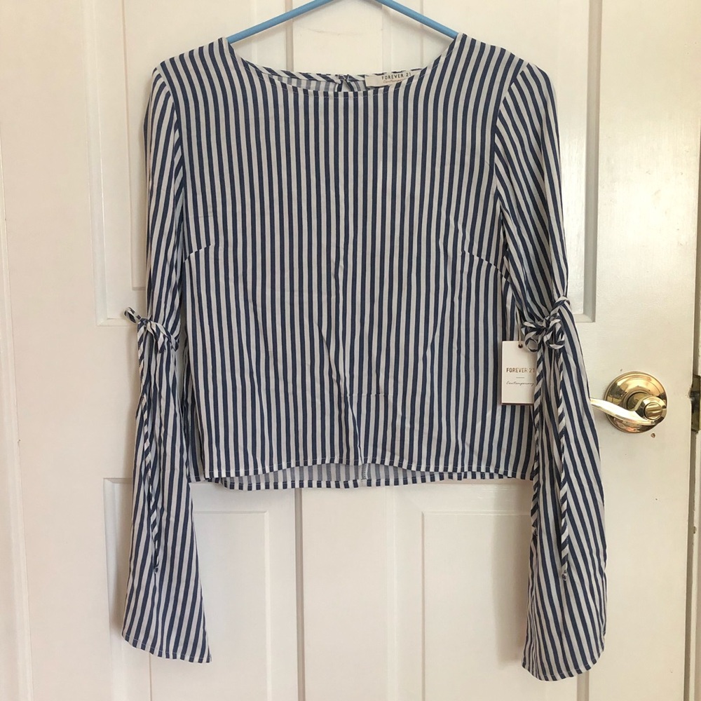 ❤️SOLD❤️Retro Bell Sleeve Top - Picture 6 of 8